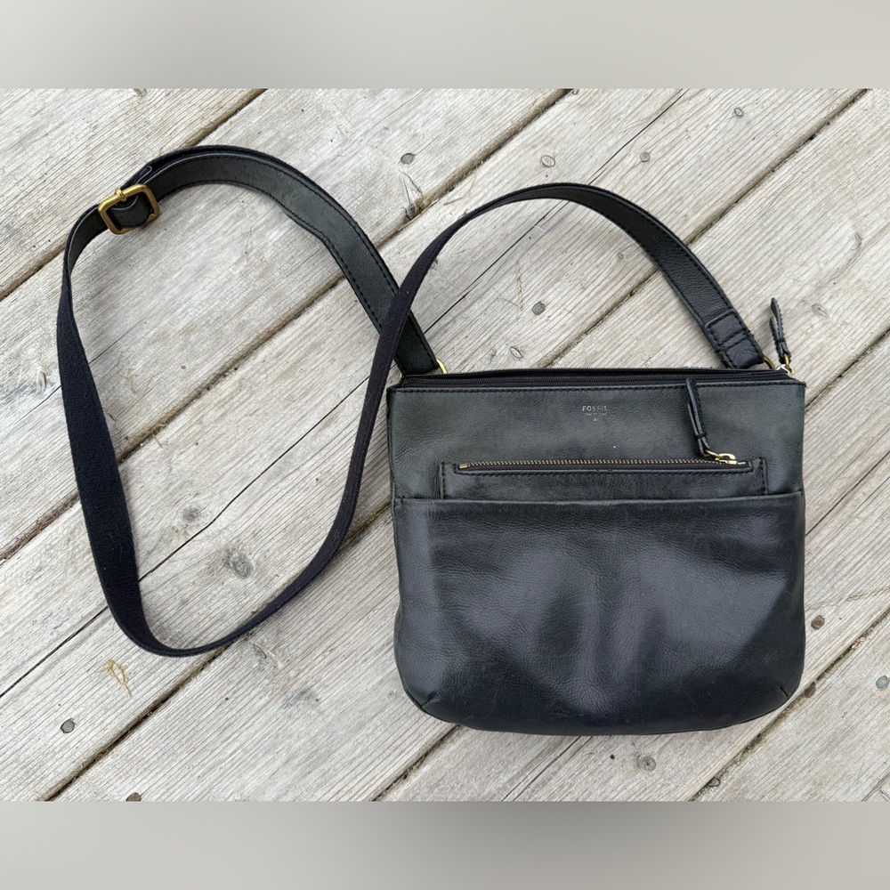 Black fossil cross soft leather bag- used